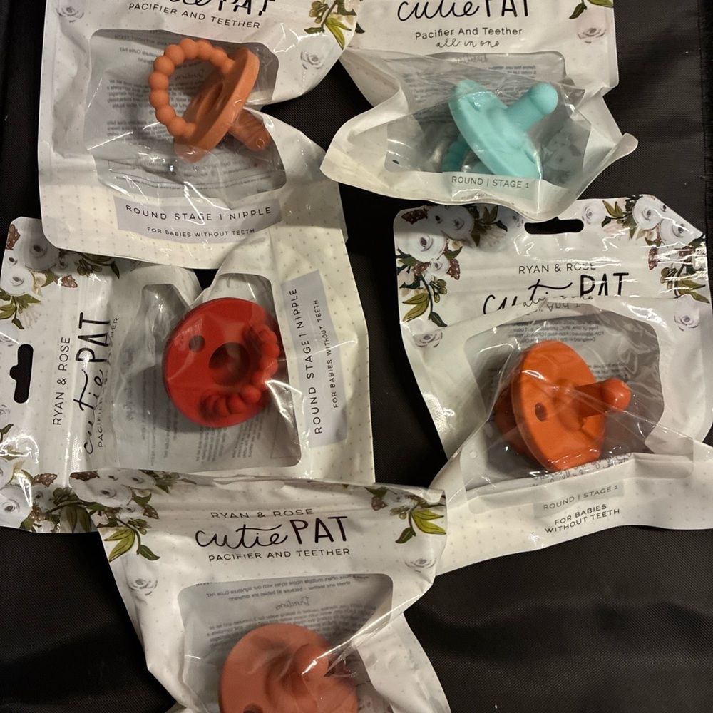 Ryan & Rose Cutie PAT Pacifier and Teether Set - Picture 4 of 4